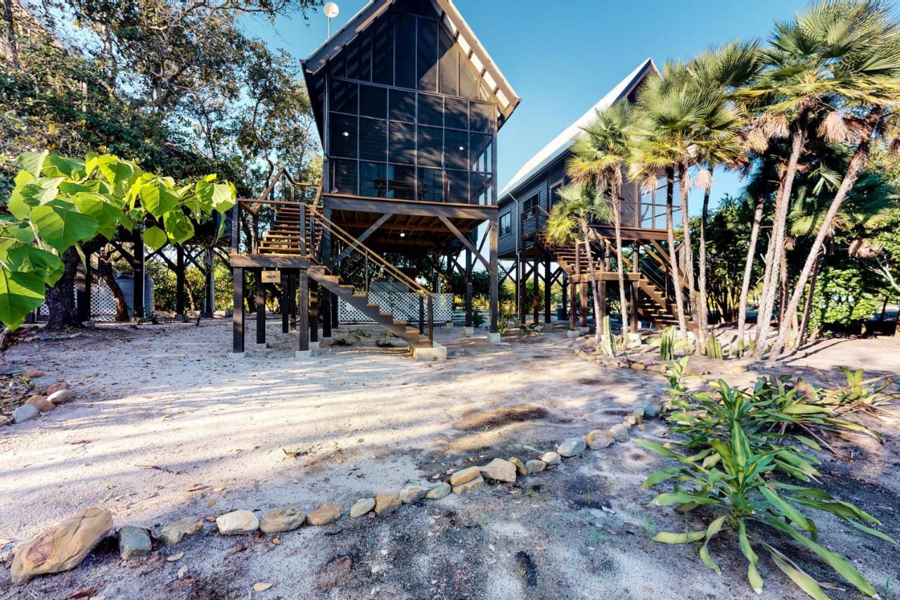 Inn The Trees Cabañas Placencia Exterior foto